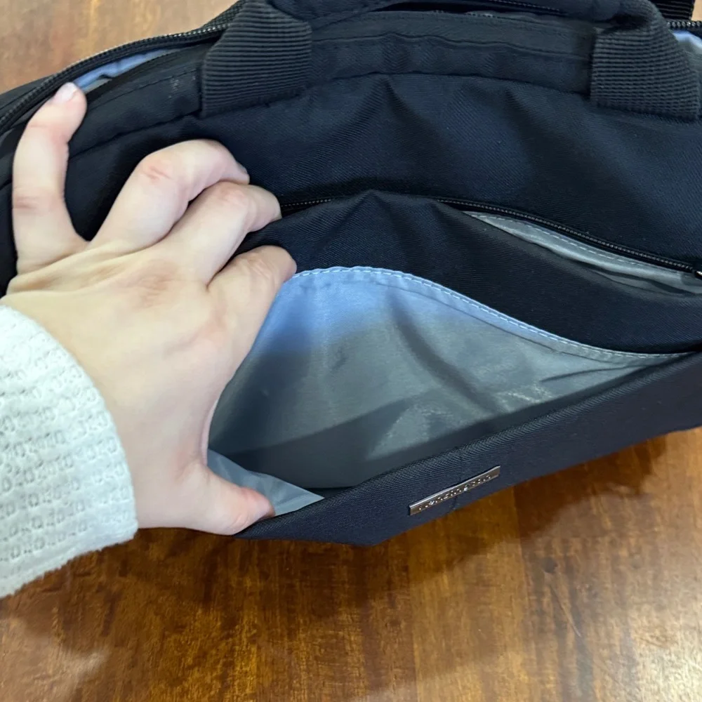 Kensington Black Laptop Messenger Bag